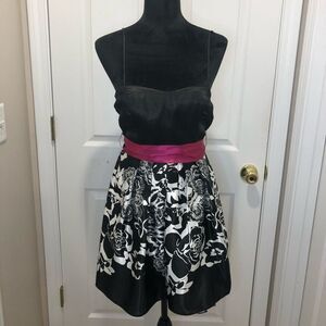 Speechless black & white mini cocktail dress with pink sash size 5